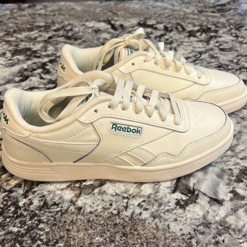 Like New Reebok Court Advance Galaxy Shoes Ivory Cream Green Size 7.5 Women’s US
